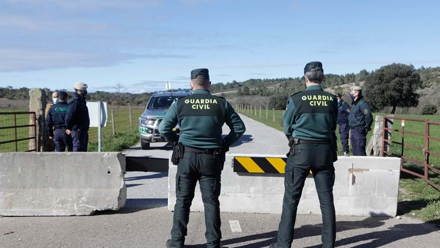 Três portugueses foram detidos
