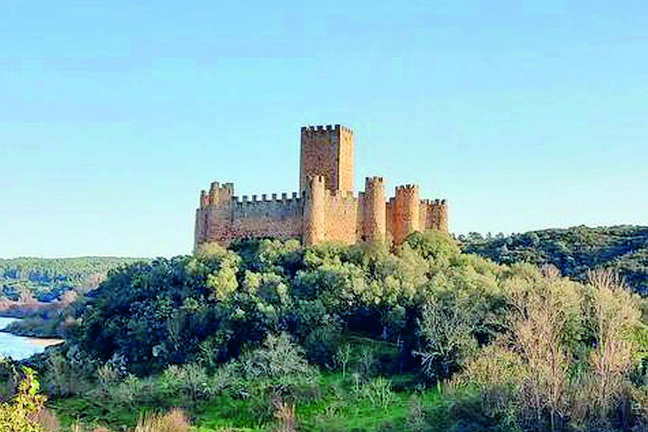 A falta de água no rio Tejo quase que fez ‘desaparecer’ a ilha de Almourol