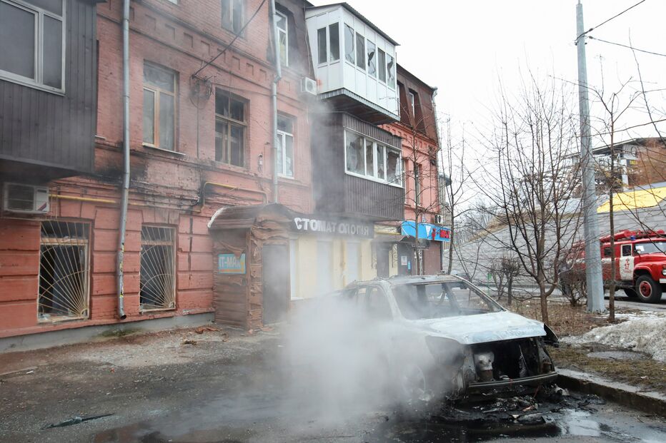 Destroços provocados por explosões em Kharkiv