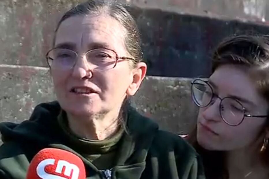 Mãe é maltratada pelo 112 ao pedir socorro para a filha que caiu inanimada no chão