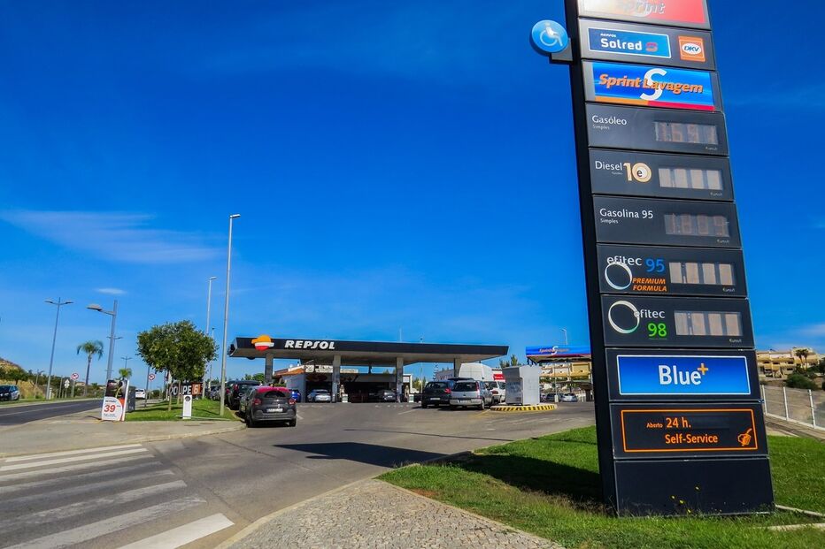 Petróleo atinge novos máximos desde 2014