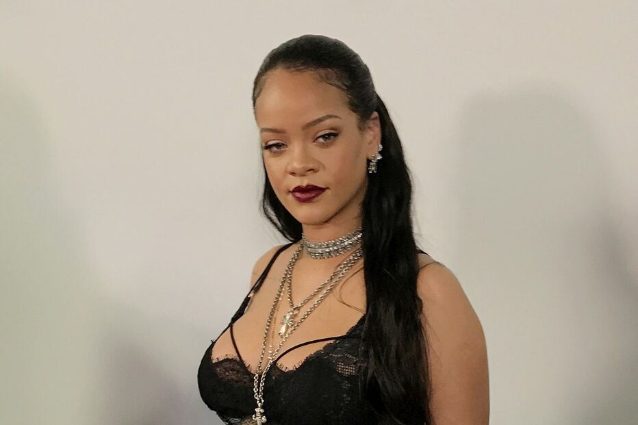 Rihanna usou um look transparente 