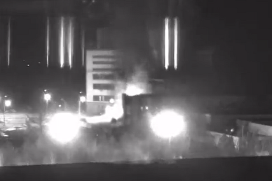 Maior central nuclear da Europa em chamas após ataque russo