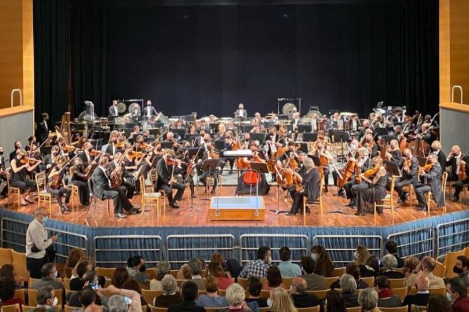 Diretor russo começa concerto com hino da Ucrânia em protesto contra a guerra