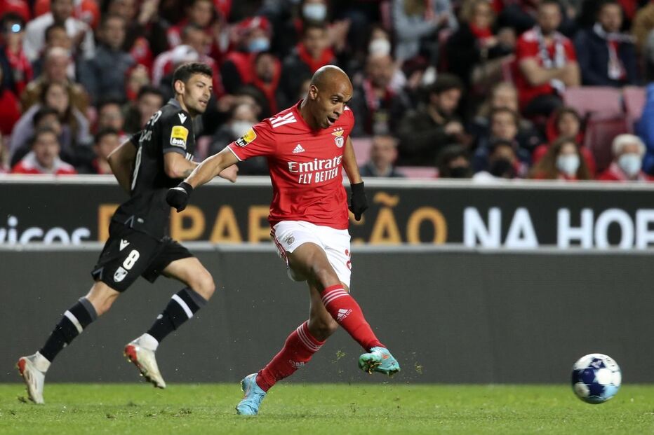 João Mário começou a ser substituído com Jorge Jesus e perdeu ainda mais espaço com Nélson Veríssimo 
