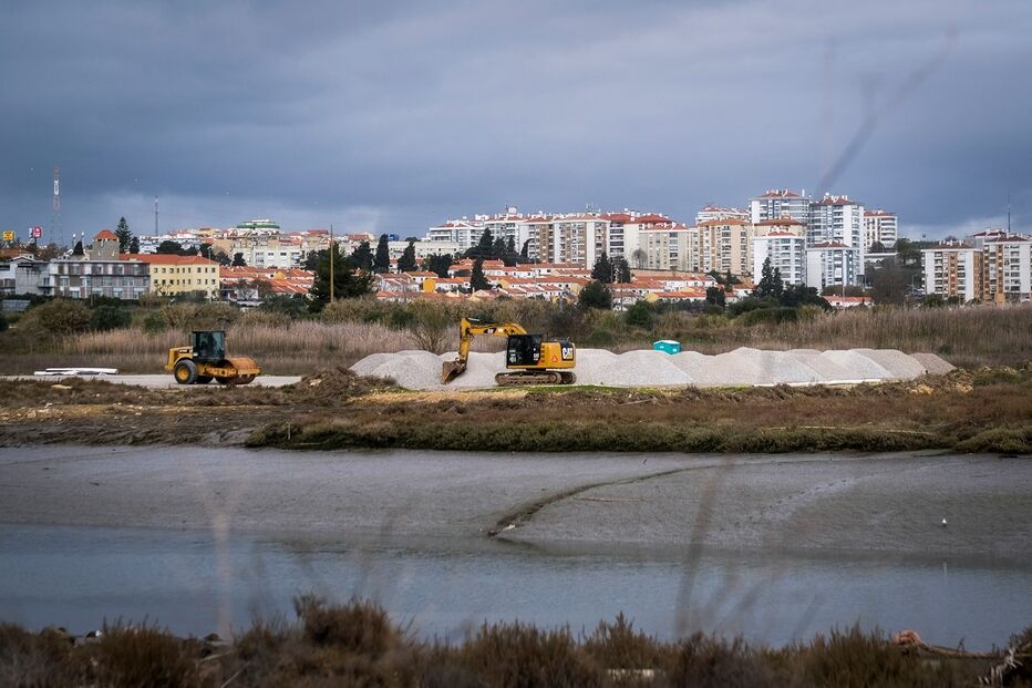 Construída ponte sobre o Trancão