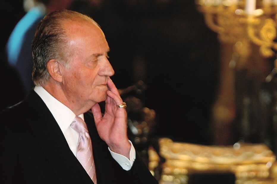 Em Abu Dhabi, Juan Carlos vive uma vida repleta de luxos e mordomias. O Rei emérito está instalado numa mansão milionária, junto à praia. É lá que se mantém afastado da vida pública 