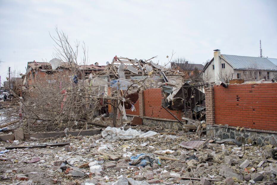 Destruição após novos bombardeamentos em Sumy e Kharkiv