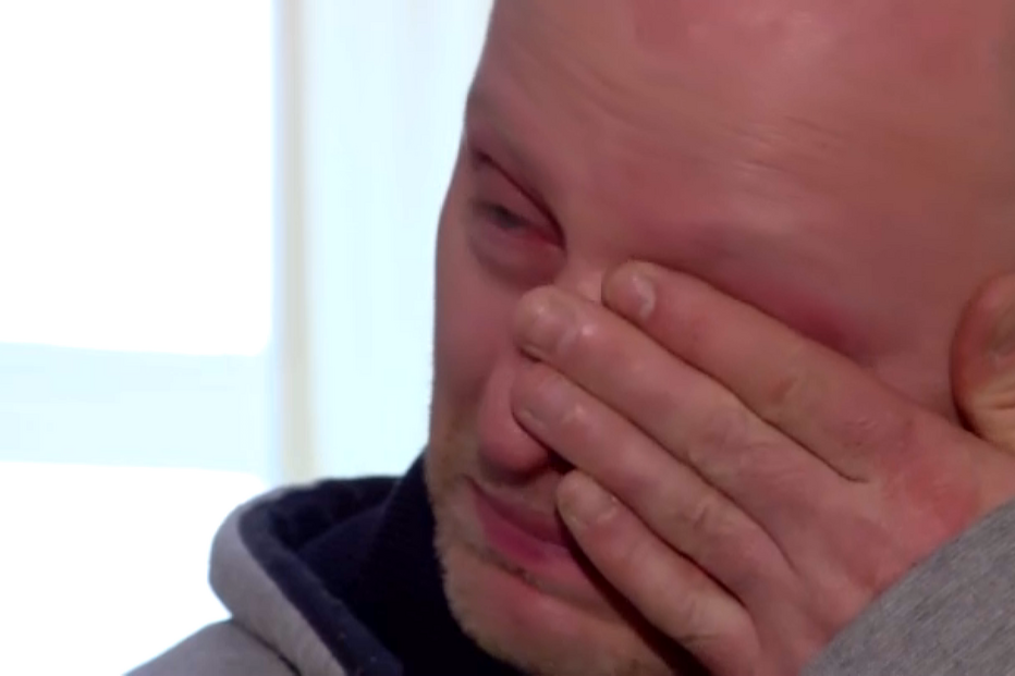 Família ucraniana em lágrimas descreve horror que viveu no ataque russo