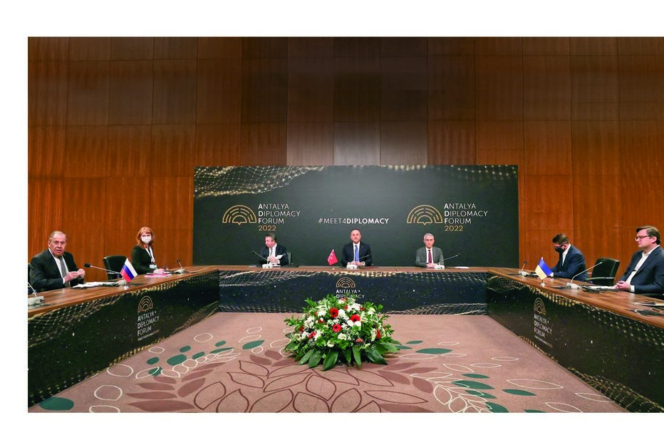 Encontro em Antália entre Sergei Lavrov e o homólogo ucraniano, Dmytro Kuleba, acabou sem avanços rumo à paz 