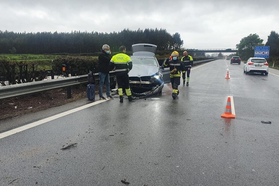Chuva intensa causa dois acidentes na A1, em Estarreja e Albergaria-a-Velha