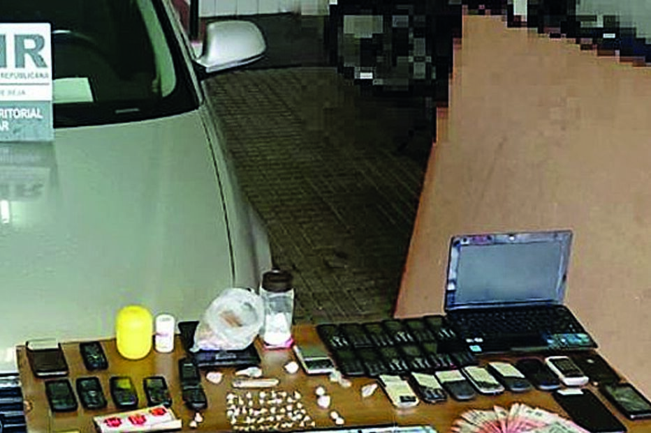 Dinheiro e outro material recolhido