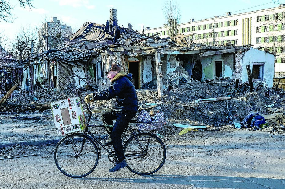 Uma casa em Zhytomyr é só mais um caso de destruição de zonas residenciais pelas tropas russas 