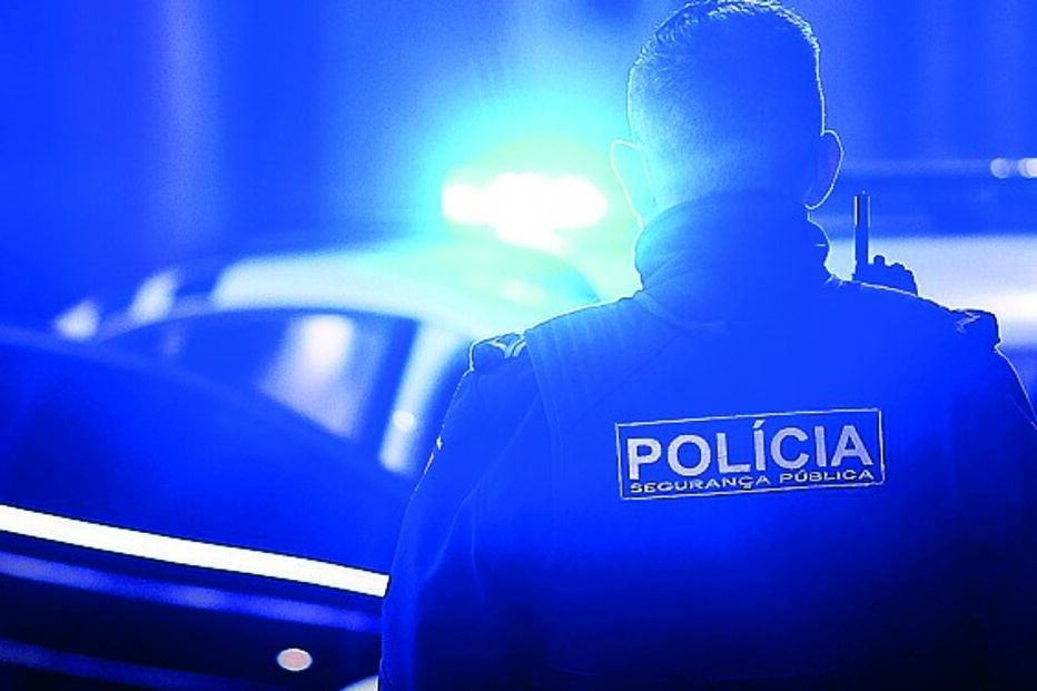 Homem atirou pedras aos agentes