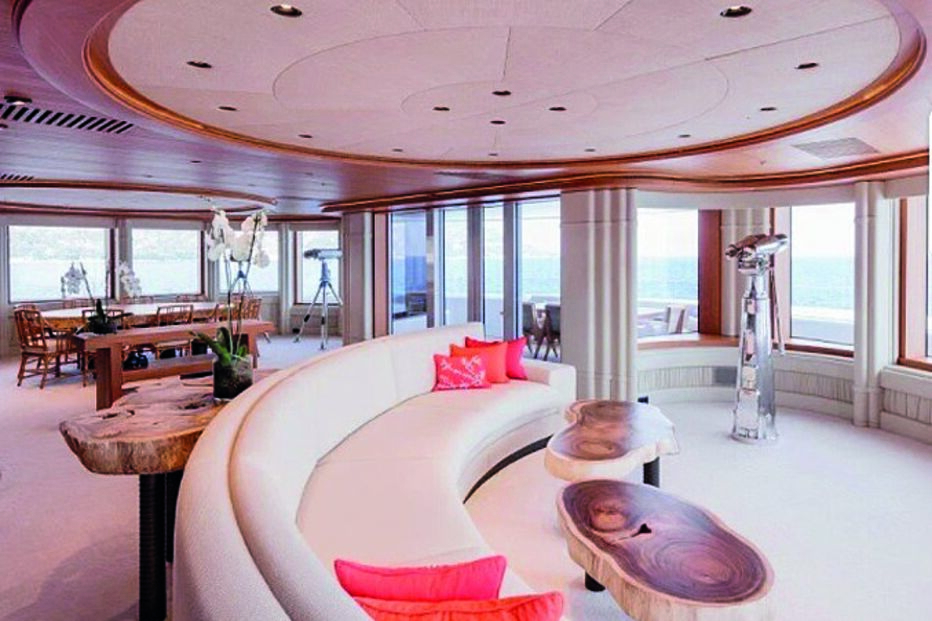 ‘Solaris’ destaca-se pela segurança e pelo interior luxuoso, que acomoda até 36 convidados 