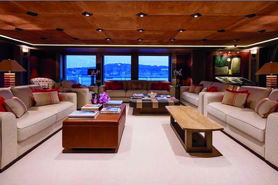 ‘Solaris’ destaca-se pela segurança e pelo interior luxuoso, que acomoda até 36 convidados 