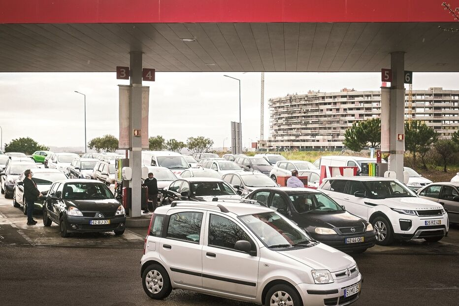 Automobilistas, carros, combustíveis