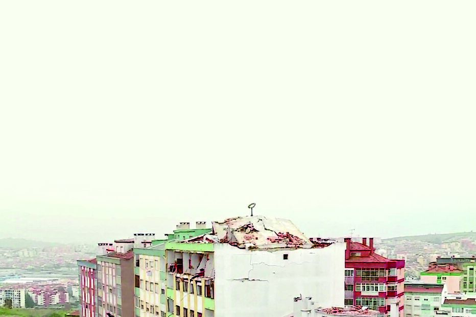 Novas imagens mostram rasto de destruição causado pela explosão de gás no interior do prédio na Amadora