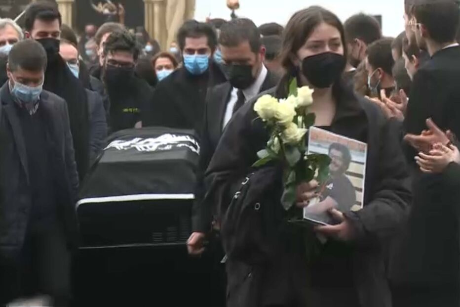 Centenas estiveram no funeral do Presidente da Associação Académica de Coimbra no Paço das Escolas