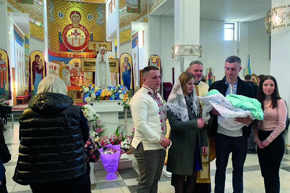 catedral de Lviv, batizado, guerra, cerimónia
