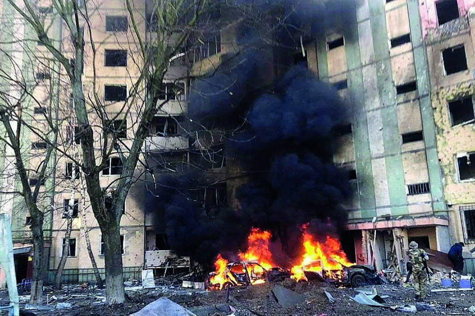ataque, bombardeamento, chamas, carros a arder, ucrânia, conflito