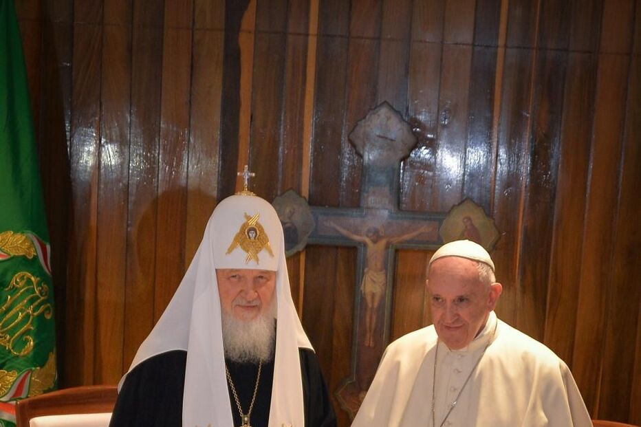 O patriarca  de Moscovo, Cirilo I, e o Papa Francisco estiveram reunidos em Havana, em 2016. Francisco quer ouvir de Cirilo uma condenação firme da guerra 