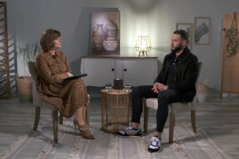 Júlia Pinheiro conversou com Tomás Santos durante uma saída precária