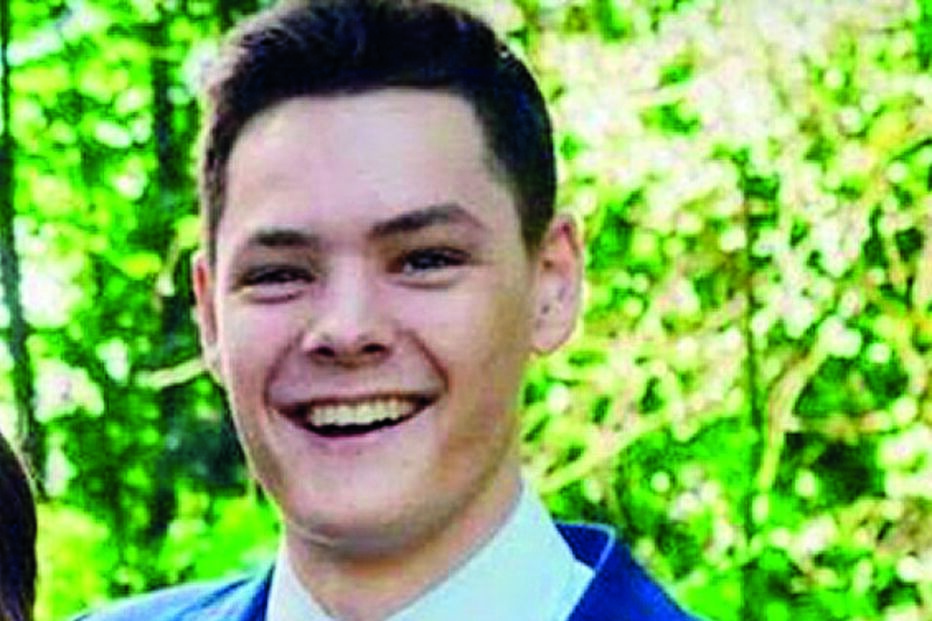 Harrison Bradley tem 22 anos  