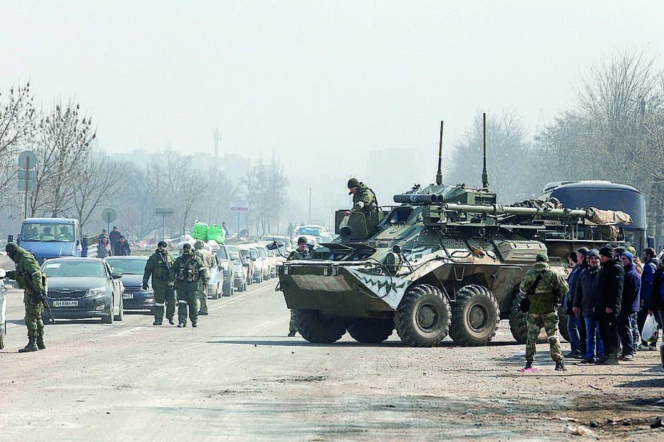 Cenários. Ataque a centro comercial de Kiev é uma das imagens da guerra na Ucrânia. Russos controlam entrada em Mariupol