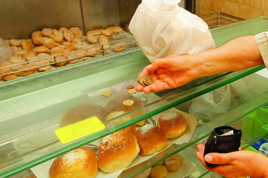 Famílias abrangidas pela medida terão acesso ao apoio extraordinário em abril, que será pago numa única prestação 