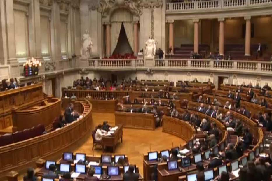 Défice caiu para 2,8% do PIB no ano passado