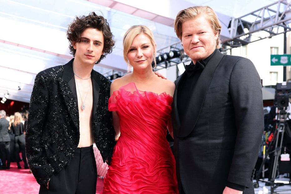 Timothee Chalamet, Kirsten Dunst e Jesse Plemons