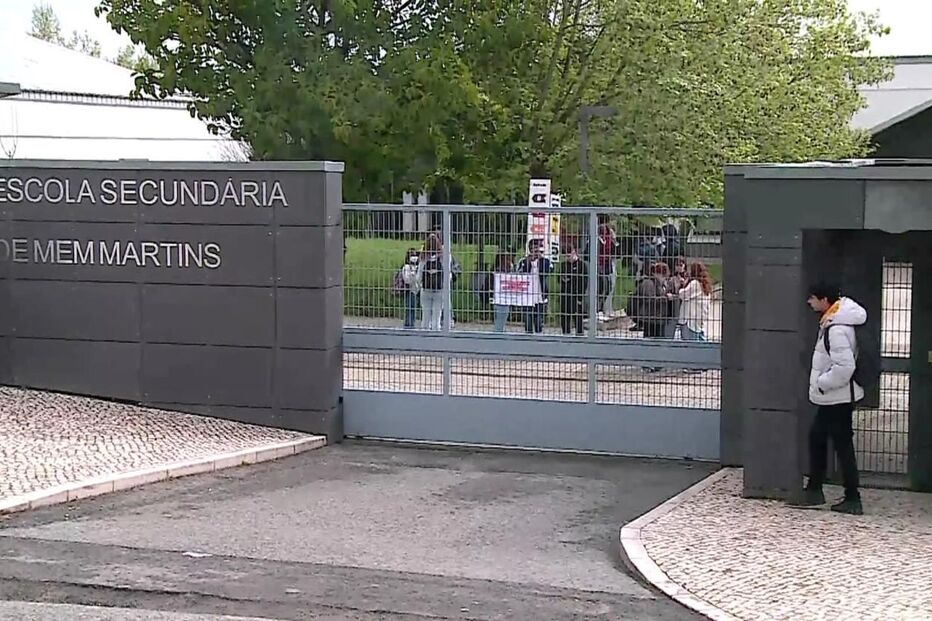 agressão, escola Mem Martins, facada, violência