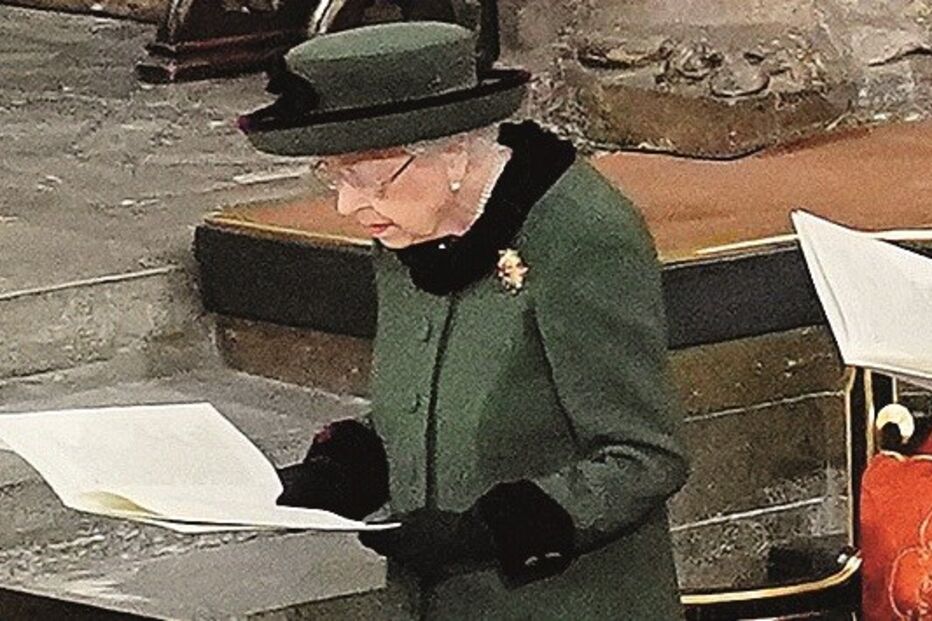 Isabel II durante a cerimónia 