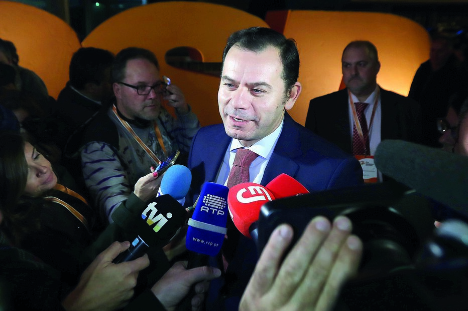 Luís Montenegro assumiu a corrida à liderança do PSD e vai  andar em campanha até à realização das eleições diretas, no final de maio