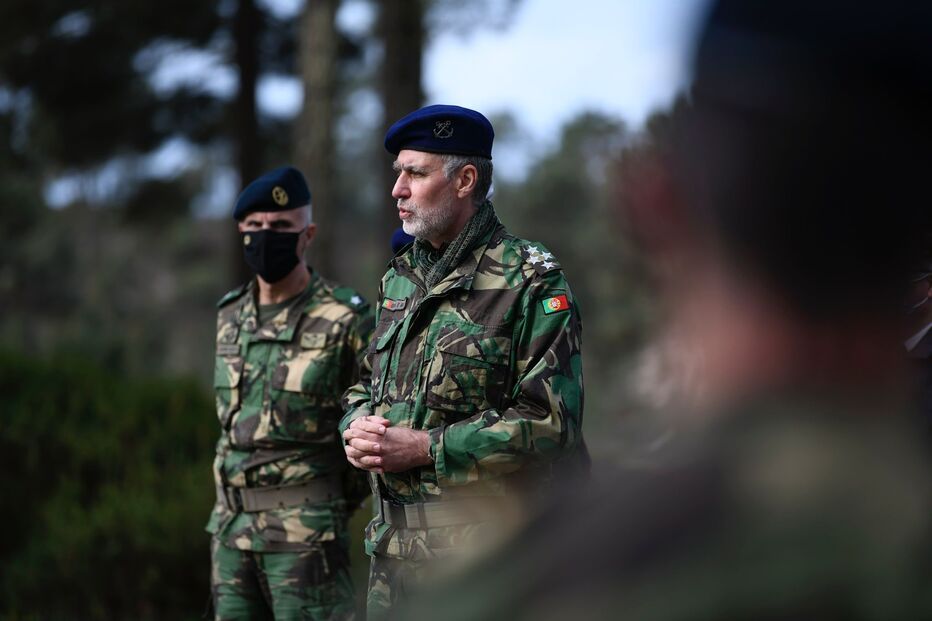 Gouveia e Melo reintegra capelão após polémica