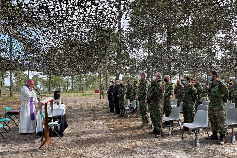 Gouveia e Melo reintegra capelão após polémica