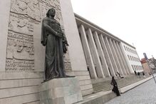 Homem expulsa namorada nua de casa após discussão sobre o fim da relação