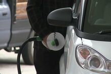 Vai abastecer? Preços dos combustíveis baixam hoje