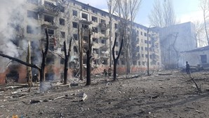 UE quer responsáveis por crimes de guerra a prestar contas após ataque a estação de comboios em Kramatorsk