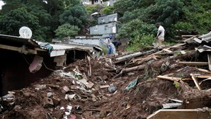 Número de mortes em inundações na África do Sul sobe para 443