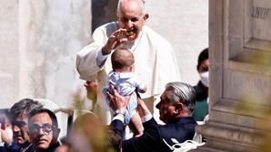 Papa Francisco lamenta "Páscoa de guerra" e pede paz para as nações