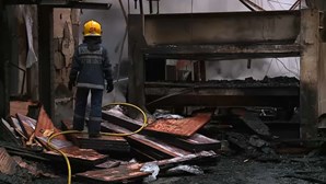 Incêndio deflagra em fábrica de transformação de madeira em Astromil, Paredes