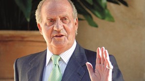 Rei Juan Carlos regressa a Espanha após quase dois anos fora do país