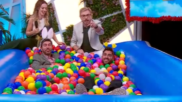 Pinturas faciais e mergulhos na piscina do Manhã CM