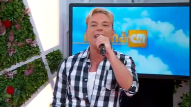Sérgio Rossi canta "Nunca vou amar ninguém" no Manhã CM