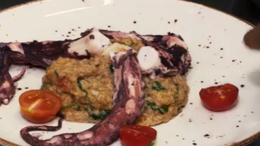 Aprenda a confecionar açorda de camarão com polvo com o chef Rui Tavares