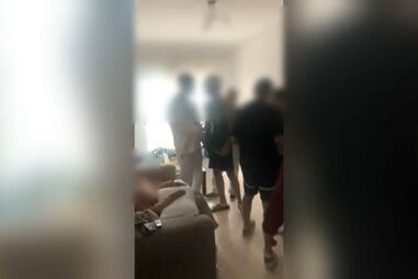 Grupo de finalistas portugueses confronta jovem detido pela polícia por suspeita de roubos em hotéis de Marina D'Or