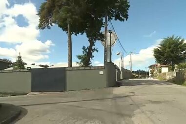 Jovens envolvem-se em desacatos com seguranças de discoteca e atingem amigo a tiro