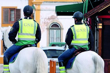 GNR patrulha a cavalo na Golegã